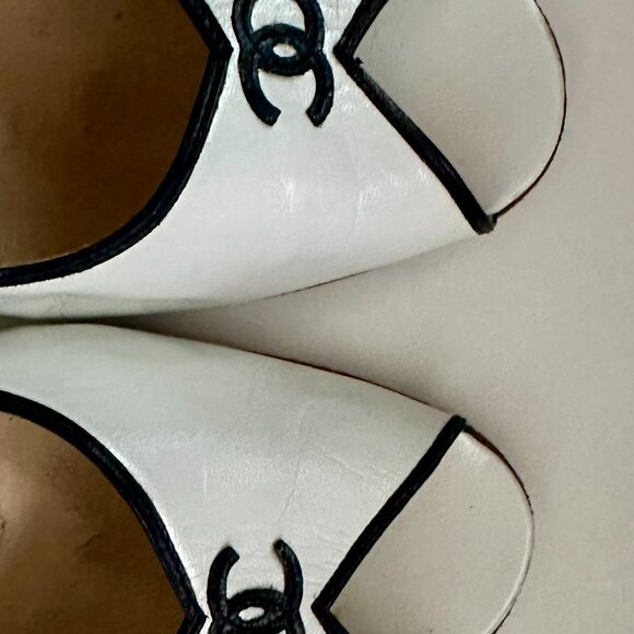 SOLD - Chanel White and Black lining Shoes US Size 8 (38) - Picture 2 of 9
